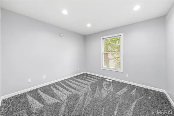 $189,000 | 2 East Tarpon Court, Florissant, MO 63033