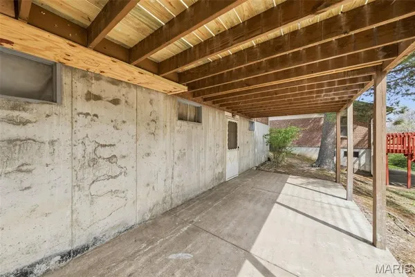 $189,000 | 2 East Tarpon Court, Florissant, MO 63033