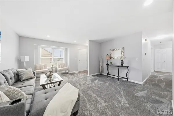 $189,000 | 2 East Tarpon Court, Florissant, MO 63033