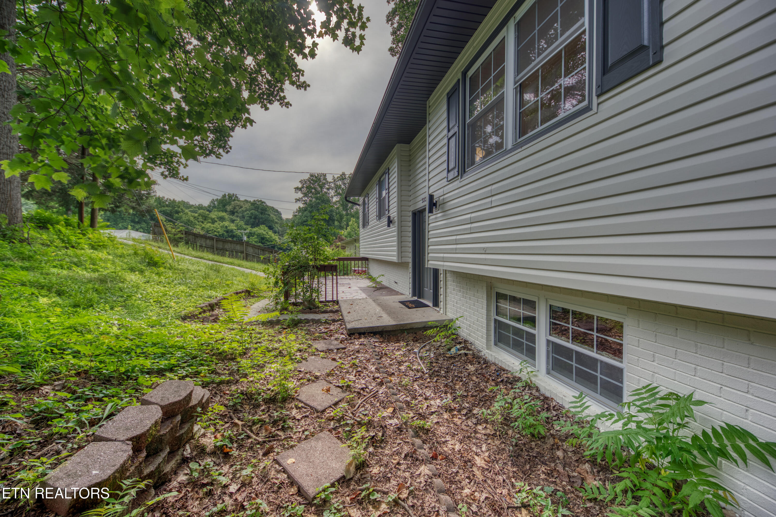 355 Walnut Valley Road Clinton, TN 37716 - Photo 3 of 24 0H3A7306_3