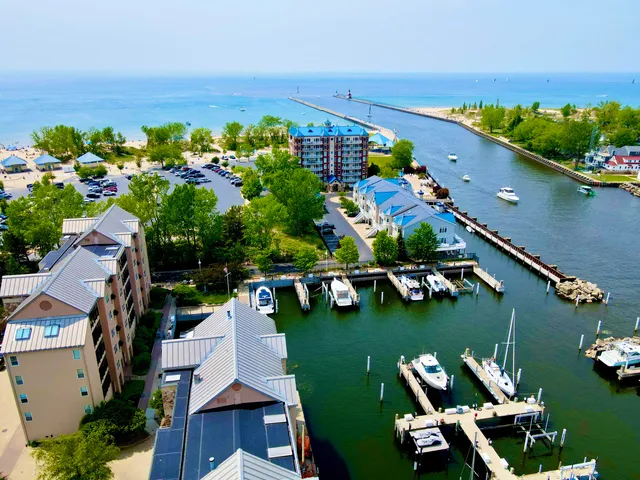 $750,000 | 260 Water Street, Unit 5E, St. Joseph, MI 49085