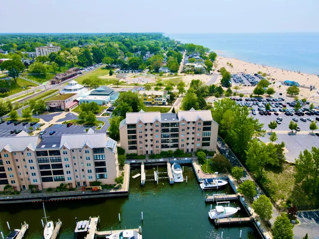$750,000 | 260 Water Street, Unit 5E, St. Joseph, MI 49085