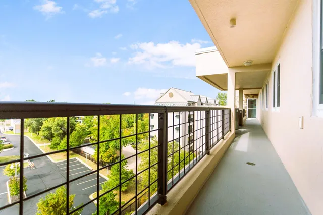 $750,000 | 260 Water Street, Unit 5E, St. Joseph, MI 49085