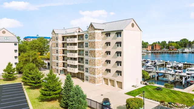 $750,000 | 260 Water Street, Unit 5E, St. Joseph, MI 49085