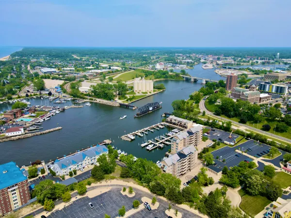 $750,000 | 260 Water Street, Unit 5E, St. Joseph, MI 49085