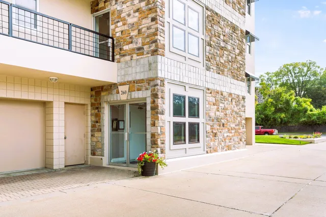 $750,000 | 260 Water Street, Unit 5E, St. Joseph, MI 49085
