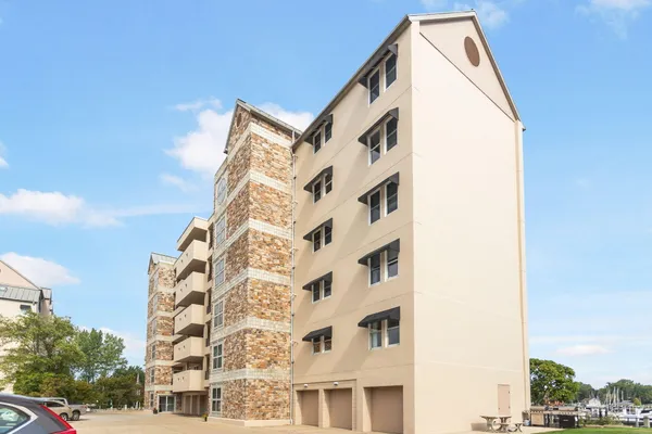$750,000 | 260 Water Street, Unit 5E, St. Joseph, MI 49085