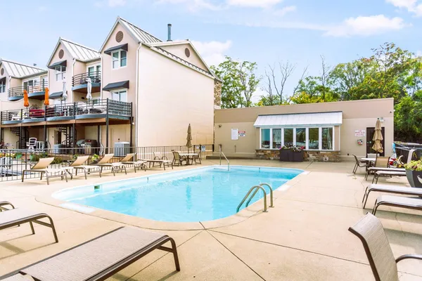 $750,000 | 260 Water Street, Unit 5E, St. Joseph, MI 49085
