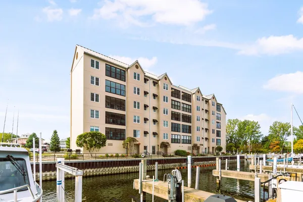 $750,000 | 260 Water Street, Unit 5E, St. Joseph, MI 49085