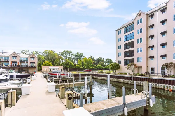 $750,000 | 260 Water Street, Unit 5E, St. Joseph, MI 49085