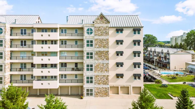 $750,000 | 260 Water Street, Unit 5E, St. Joseph, MI 49085