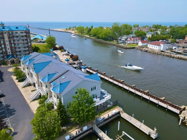 $750,000 | 260 Water Street, Unit 5E, St. Joseph, MI 49085