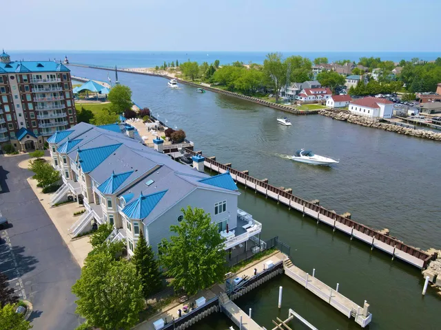 $750,000 | 260 Water Street, Unit 5E, St. Joseph, MI 49085