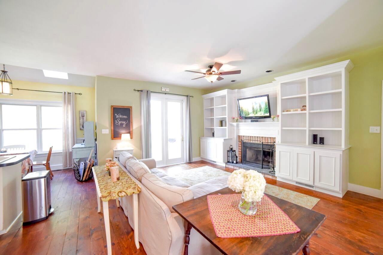 409 Springfield Road Mount Pleasant, SC 29464 - Photo 3 of 23 Family Room