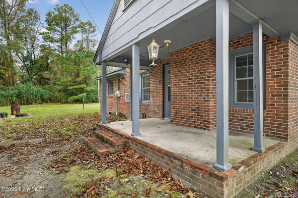 $235,000 | 2400 Wilmington Highway, Willard, NC 28478