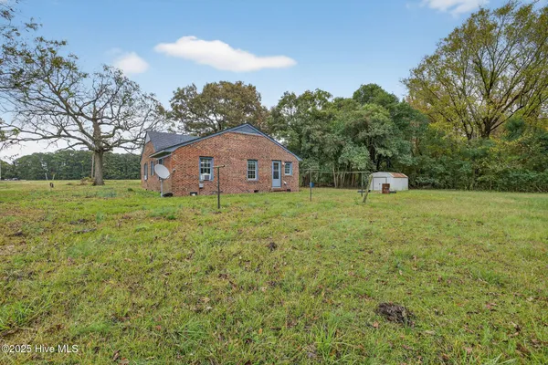 $235,000 | 2400 Wilmington Highway, Willard, NC 28478