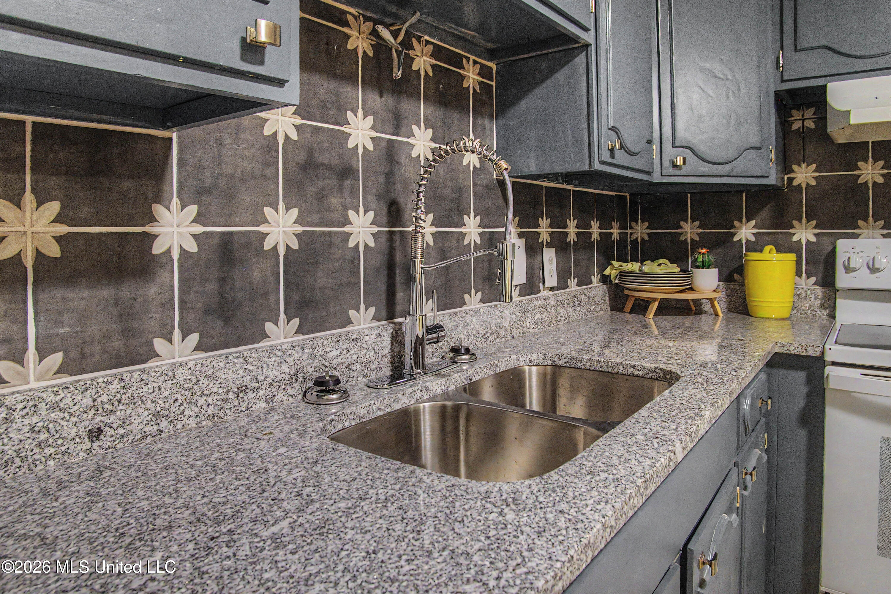 329 Popp's Ferry Road Biloxi, MS 39531 - Photo 11 of 25 54329 Popps Ferry kitchen close up