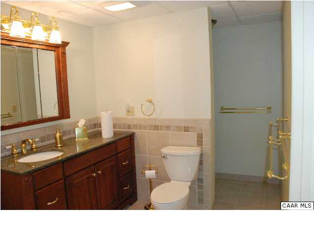5945 South River Road Stanardsville, VA 22973 - Photo 12 of 16 Spacious and nicely updated bath.