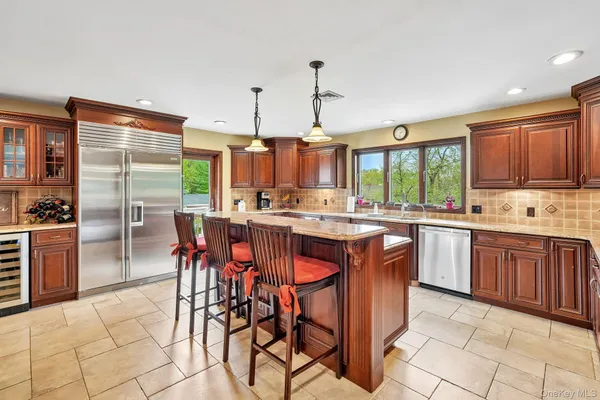 $1,050,000 | 6 Dunderberg Road, Tomkins Cove, NY 10986
