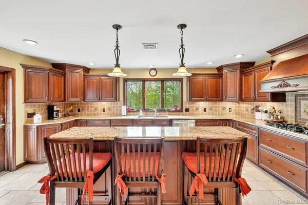 $1,050,000 | 6 Dunderberg Road, Tomkins Cove, NY 10986