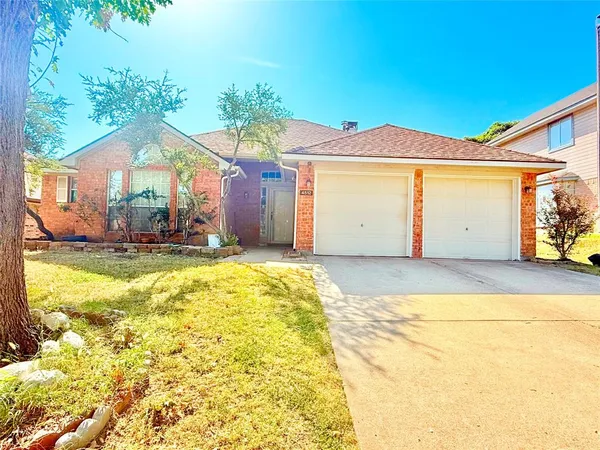 $2,450 | 4512 Queenswood Drive, Grand Prairie, TX 75052