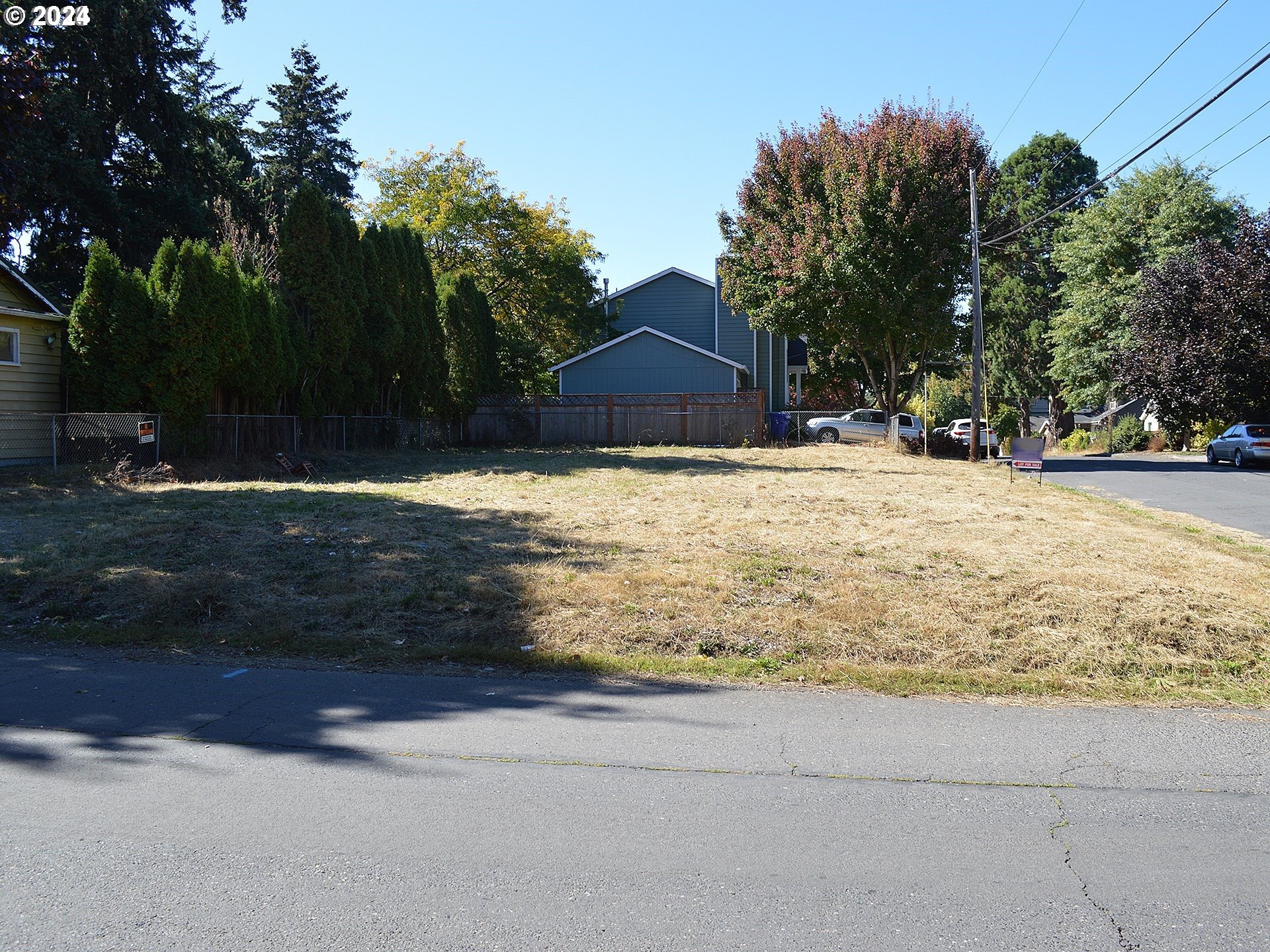 8680 Southeast Brooklyn Street Portland, OR 97266 - Photo 2 of 3
