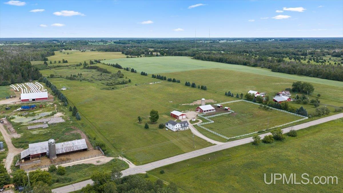 3774 18th Road Escanaba, MI 49829 - Photo 7 of 66