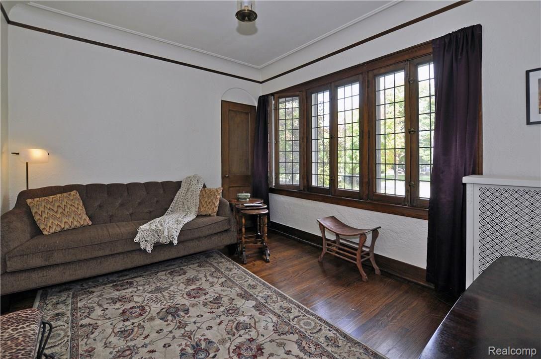1371 Devonshire Road Grosse Pointe, MI 48230 - Photo 9 of 36 9.jpg