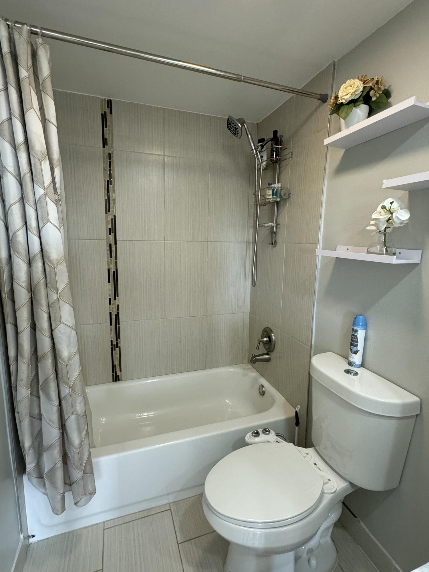 9355 Southwest 8th Street, Unit 417 Boca Raton, FL 33428 - Photo 5 of 27 IMG_9124