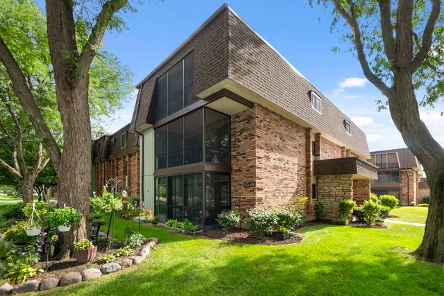 $265,000 | 9198 S Road, Unit A, Palos Hills, IL 60465