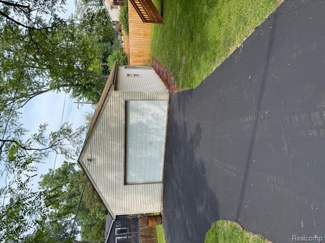 5496 Elizabeth Lake Road Waterford, MI 48327 - Photo 32 of 37 Gallery Image 32