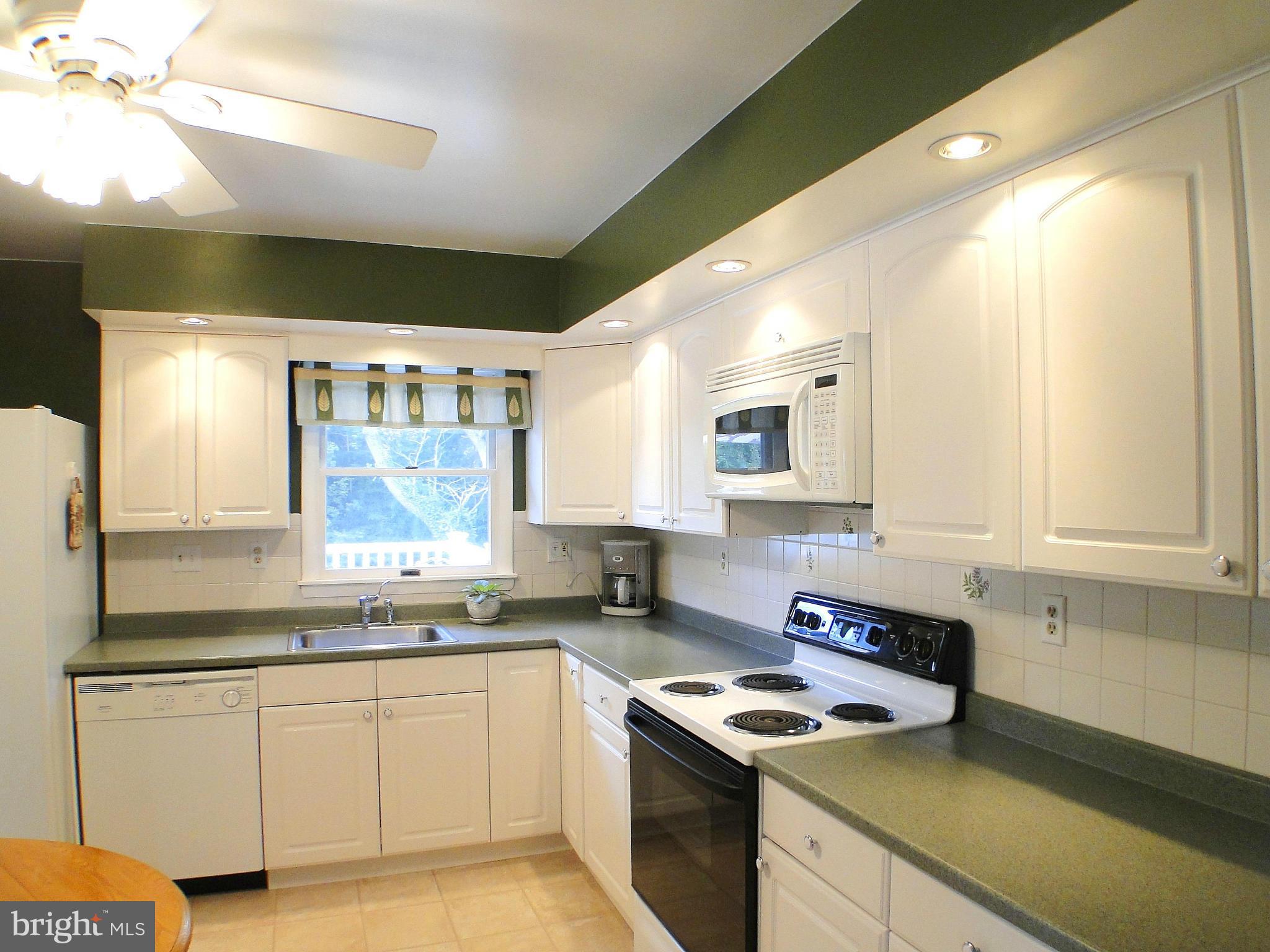 8324 Thornton Road Towson, MD 21204 - Photo 11 of 30 Electric Range & Laminate Countertops