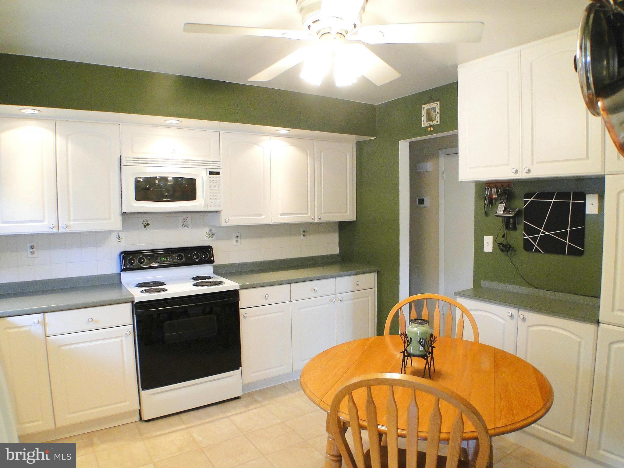 8324 Thornton Road Towson, MD 21204 - Photo 12 of 30 Eat-in Kitchen