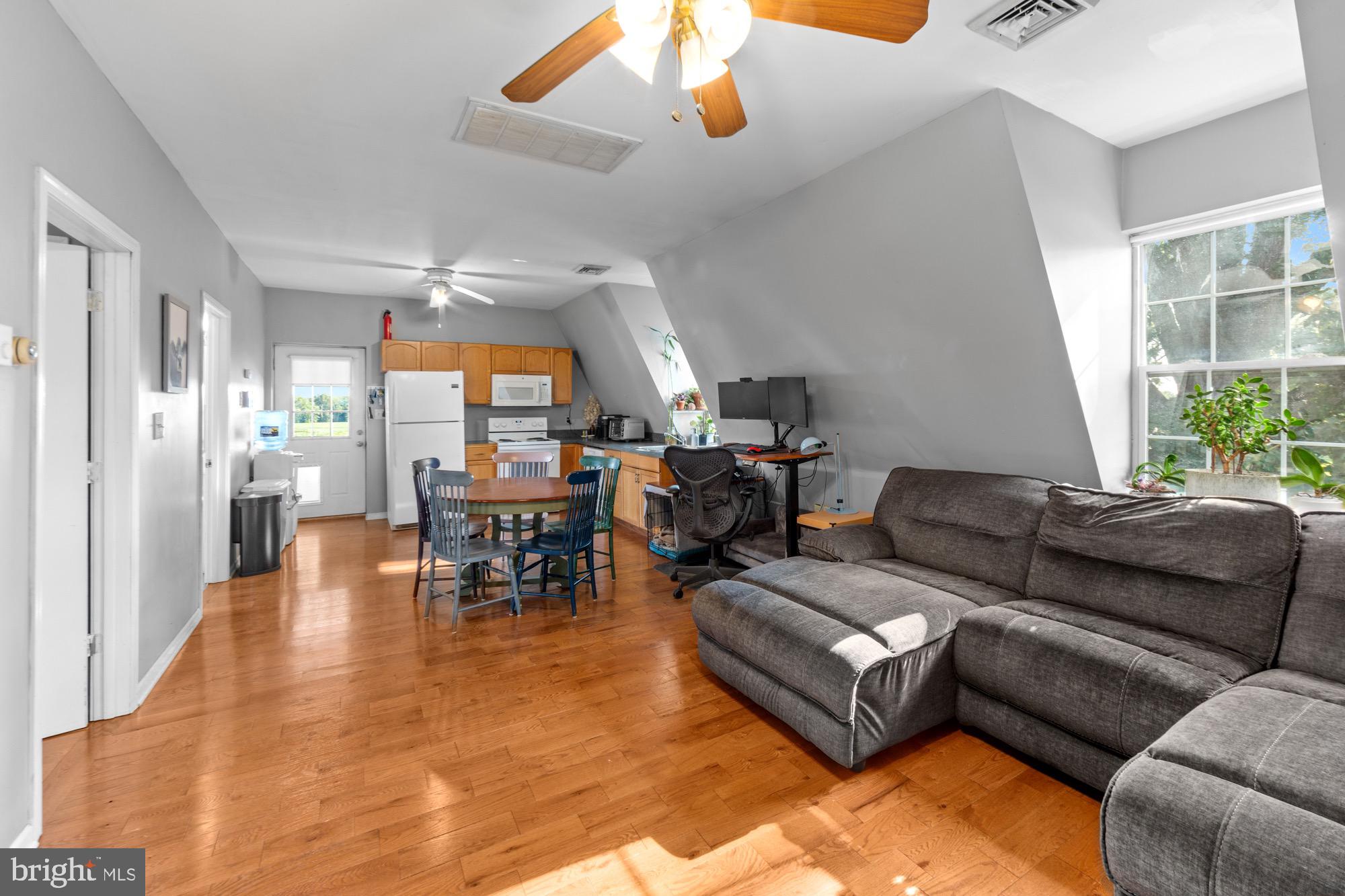 27058 Mt Pleasant Road Columbus, NJ 08022 - Photo 77 of 127 a living room with furniture and a large window