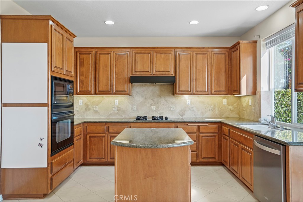 20600 Vercelli Way Porter Ranch, CA 91326 - Photo 8 of 51