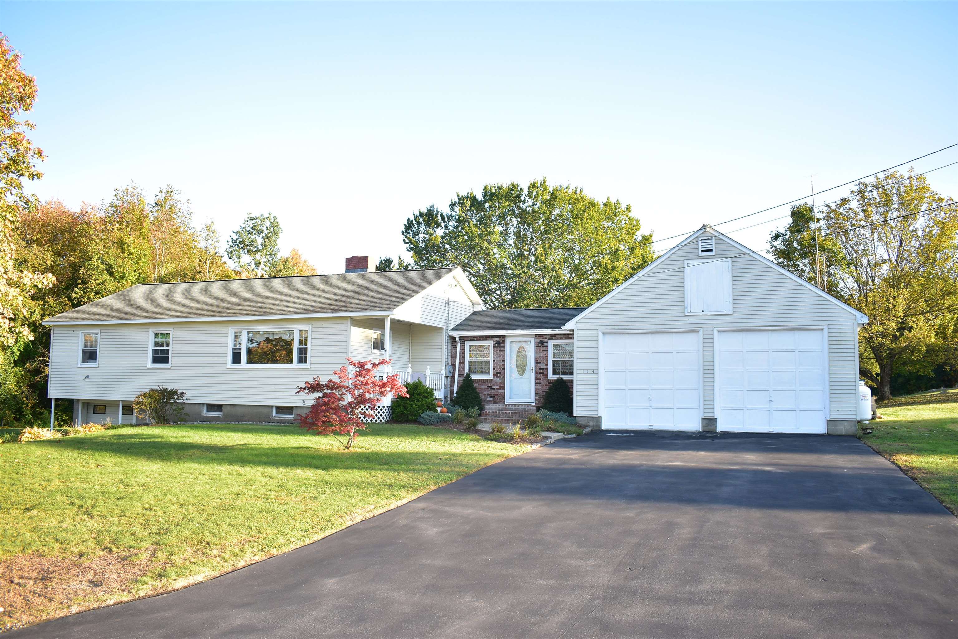 114 Raymond Road Auburn, NH 03032 - Photo 1 of 40 Gallery Image 1