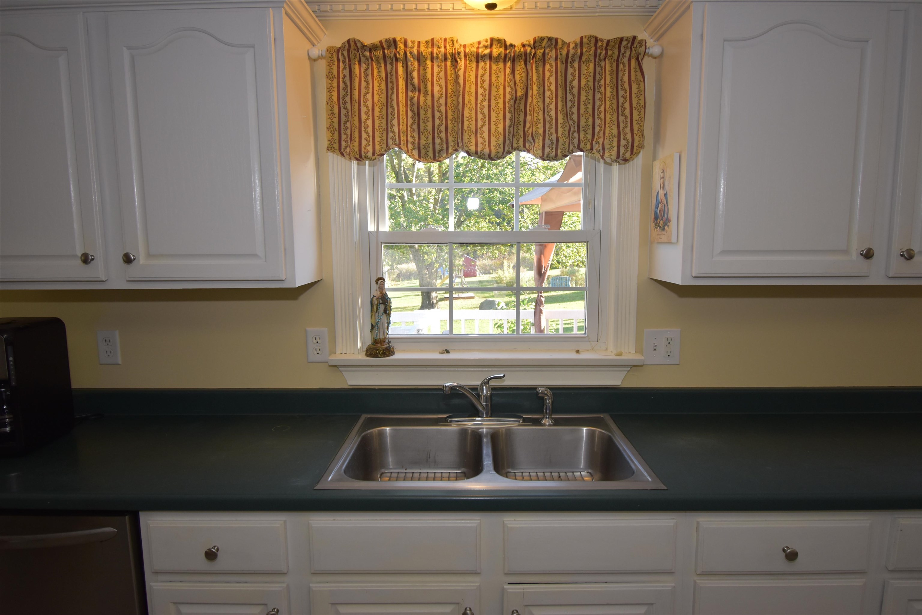 114 Raymond Road Auburn, NH 03032 - Photo 11 of 40 Gallery Image 11