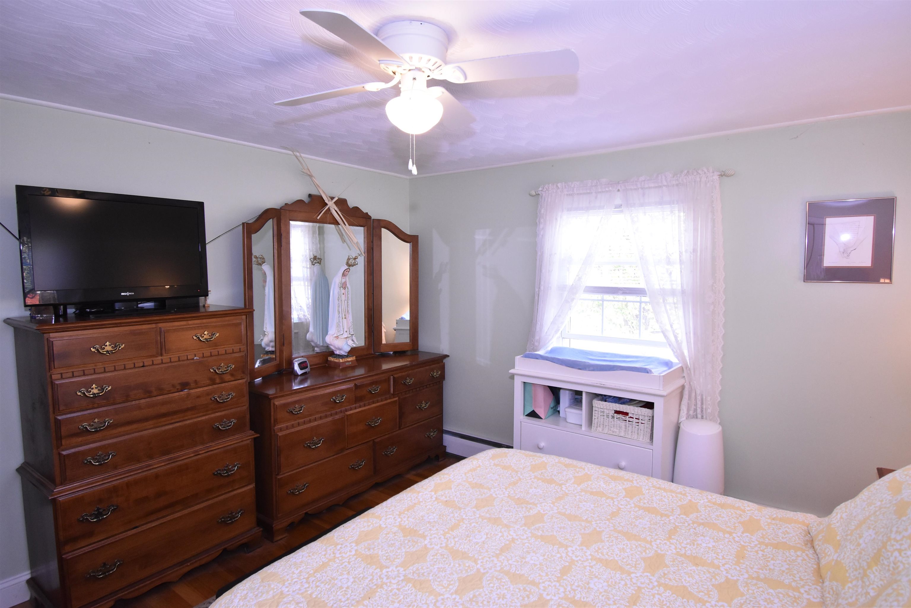 114 Raymond Road Auburn, NH 03032 - Photo 14 of 40 Gallery Image 14