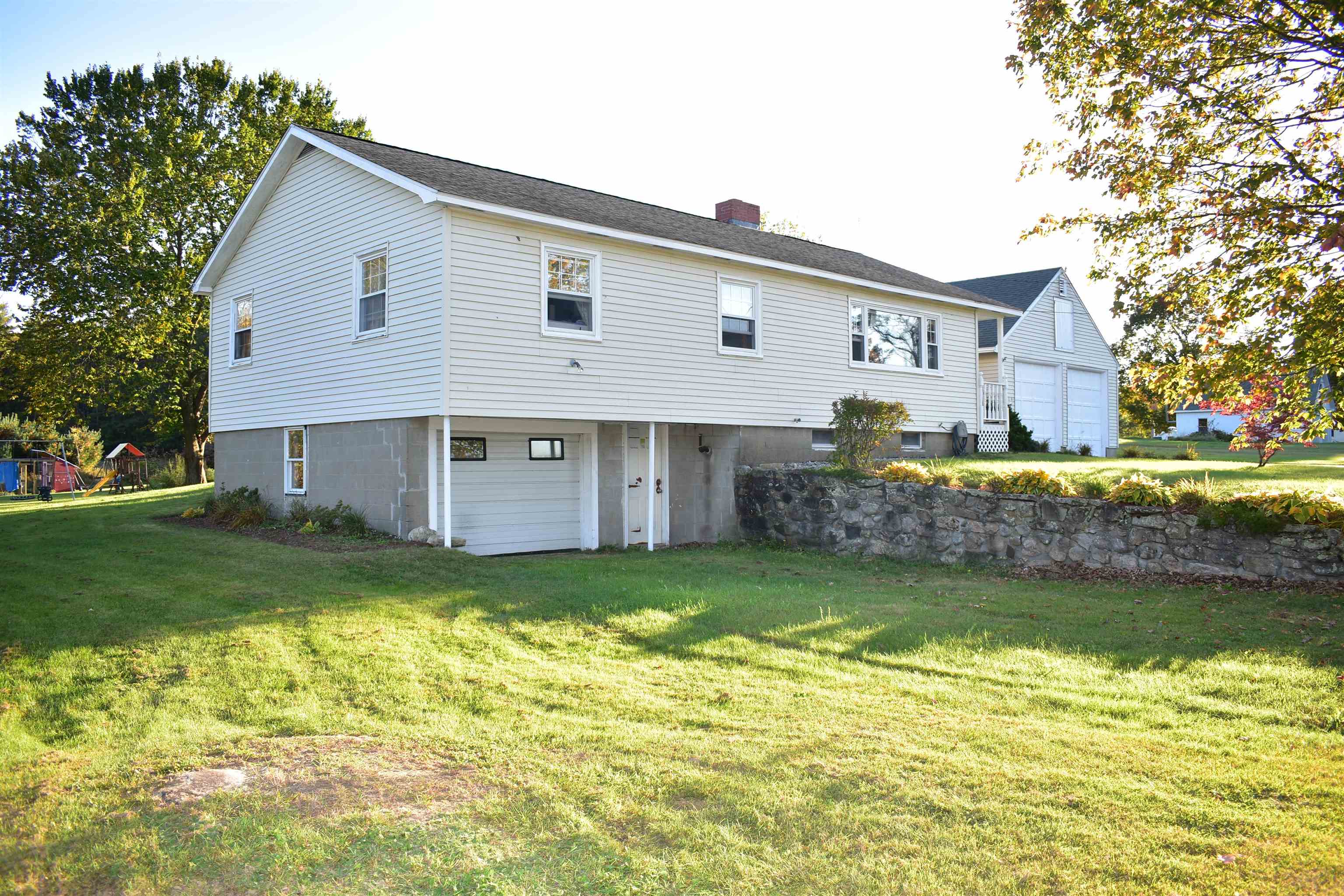 114 Raymond Road Auburn, NH 03032 - Photo 3 of 40 Gallery Image 3