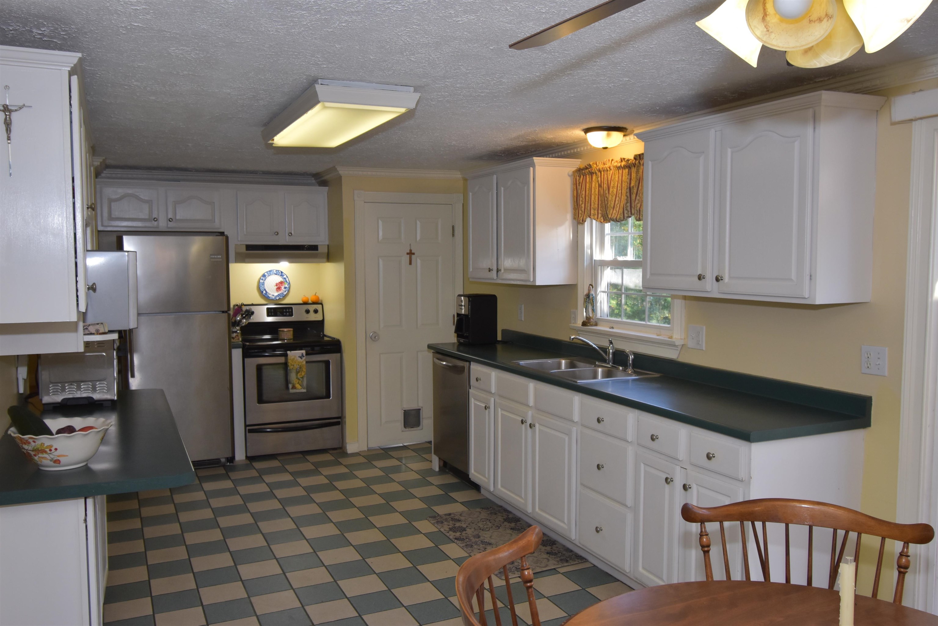 114 Raymond Road Auburn, NH 03032 - Photo 7 of 40 Gallery Image 7