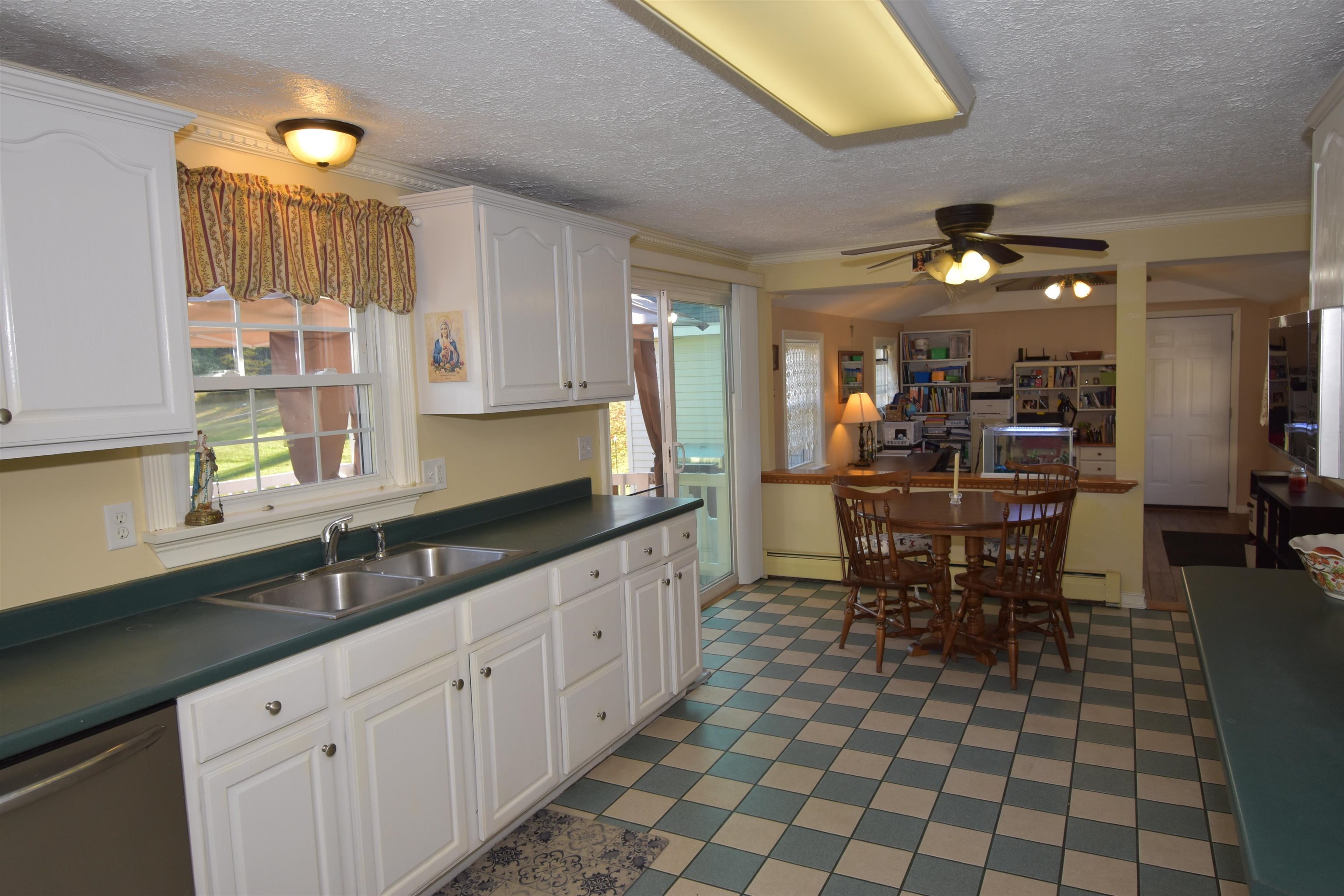 114 Raymond Road Auburn, NH 03032 - Photo 10 of 40 Gallery Image 10