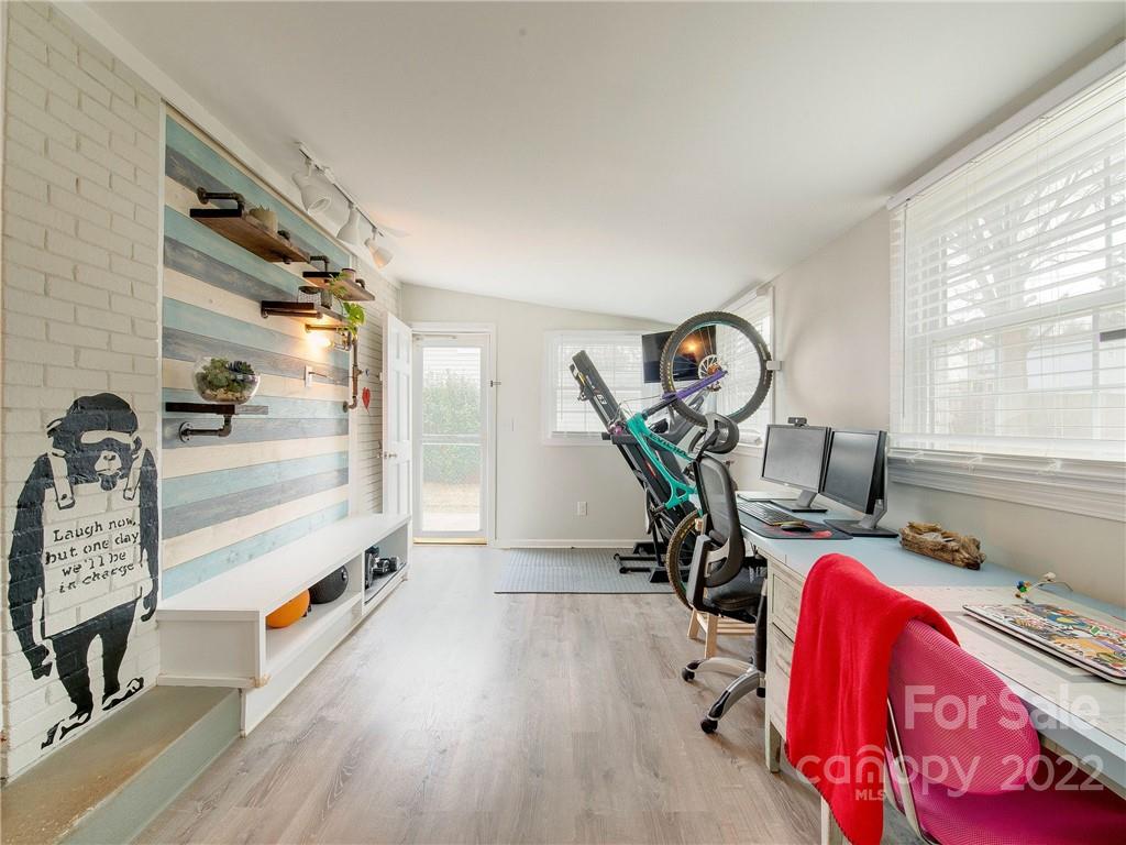 4216 Woodleaf Road Charlotte, NC 28205 - Photo 19 of 28 Gallery Image 19