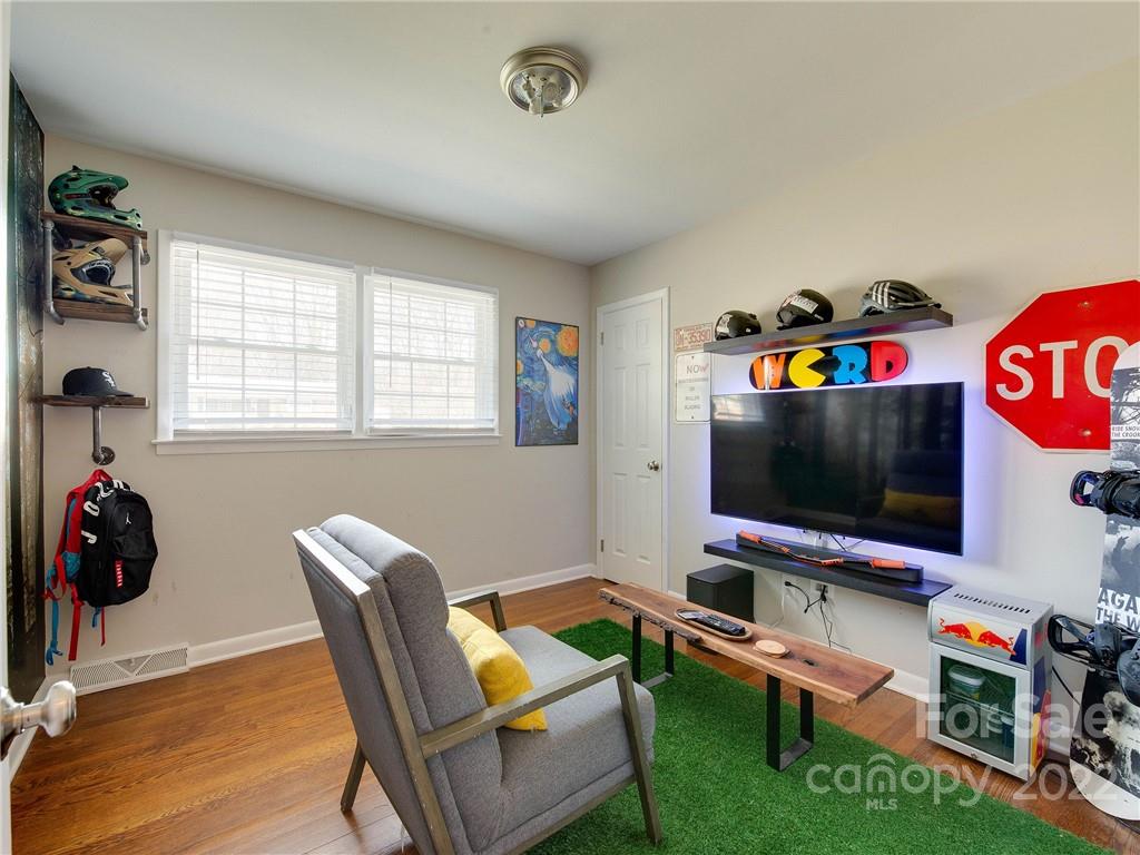 4216 Woodleaf Road Charlotte, NC 28205 - Photo 26 of 28 Gallery Image 26