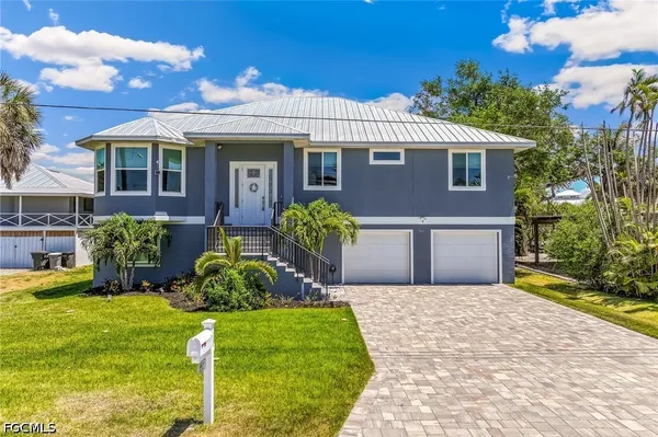 $1,799,990 | 5809 Lauder Street, Fort Myers Beach, FL 33931