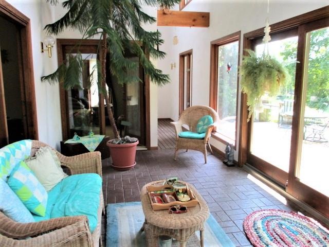 954 Winborne Road Lake Summerset, IL 61019 - Photo 8 of 26 a living room with furniture and a potted plant