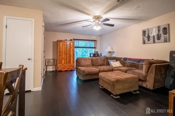 $275,000 | 16 Nicholas Court, Spotswood, NJ 08884