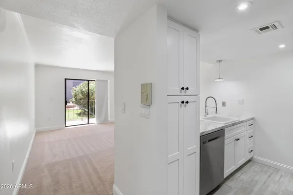 $152,900 | 3033 East Devonshire Avenue, Unit 1016, Phoenix, AZ 85016