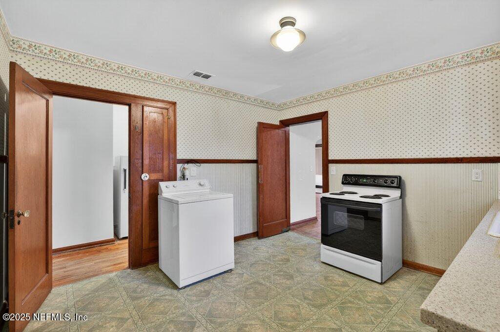 1111 Inwood Terrace Jacksonville, FL 32207 - Photo 21 of 46 a kitchen with a stove top oven and refrigerator