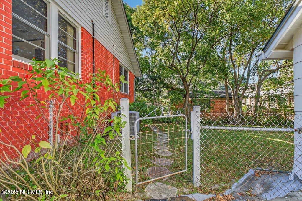 1111 Inwood Terrace Jacksonville, FL 32207 - Photo 41 of 46 a view of outdoor space and yard