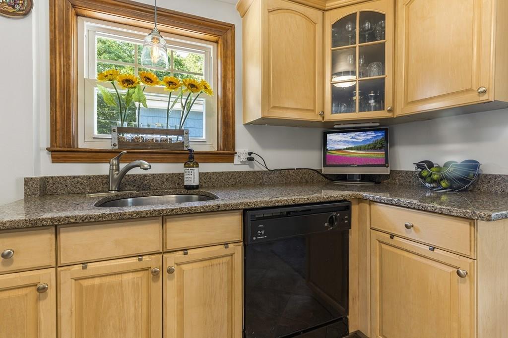 43 Birch Road Framingham, MA 01701 - Photo 13 of 40 Gallery Image 13